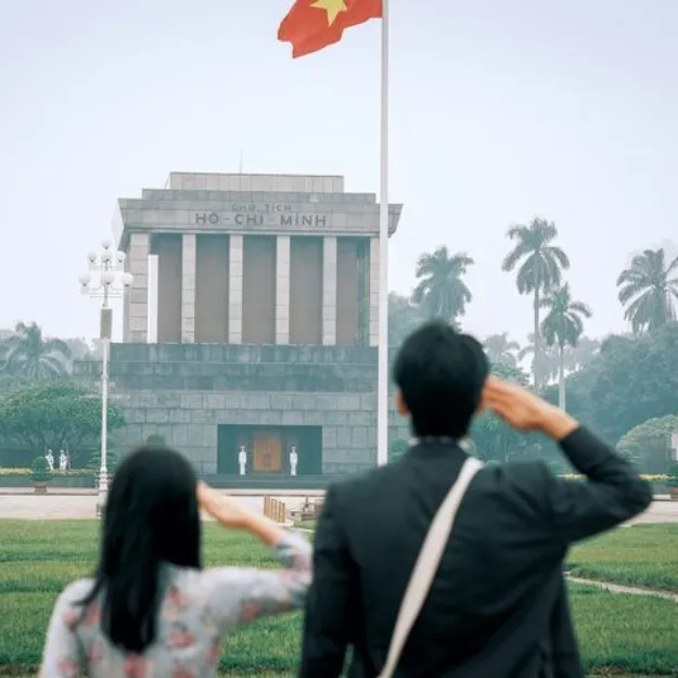 Du Lịch Việt Nam Ngày Quốc Khánh 2/9: Trải Nghiệm Lễ Hội, Áo Phông Chủ Đề Tự Hào & Quà Tặng Ý Nghĩa Năm 2025