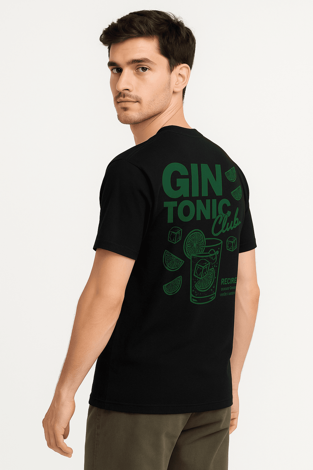 Người mẫu mặc áo thun Gin Tonic Đen