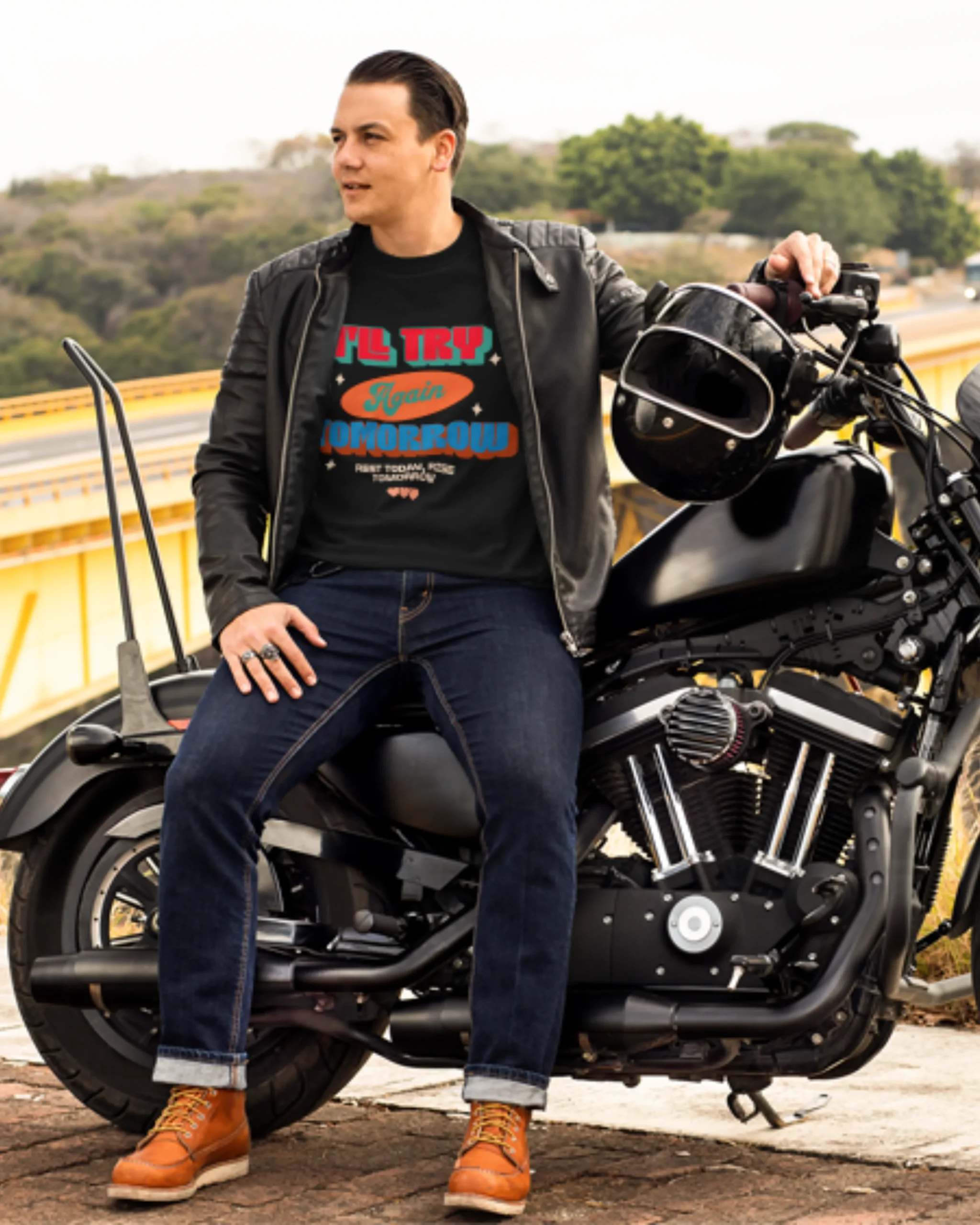 Người mẫu mặc áo thun Try Again