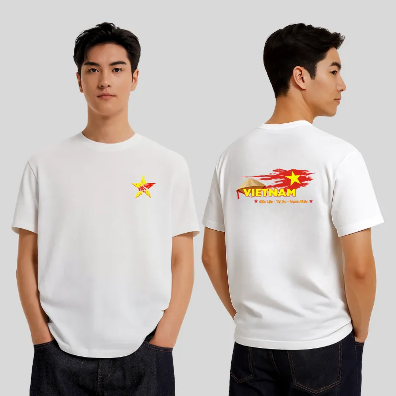 Người mẫu mặc áo thun We Are One - Việt Nam