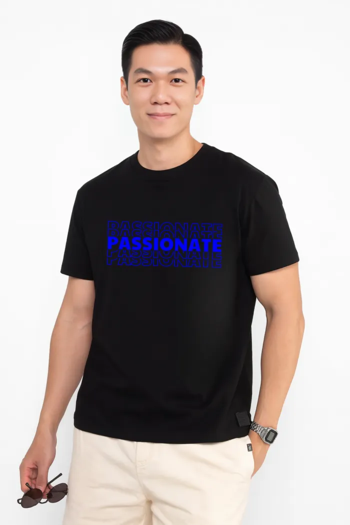 Người mẫu mặc áo thun PASSIONATE